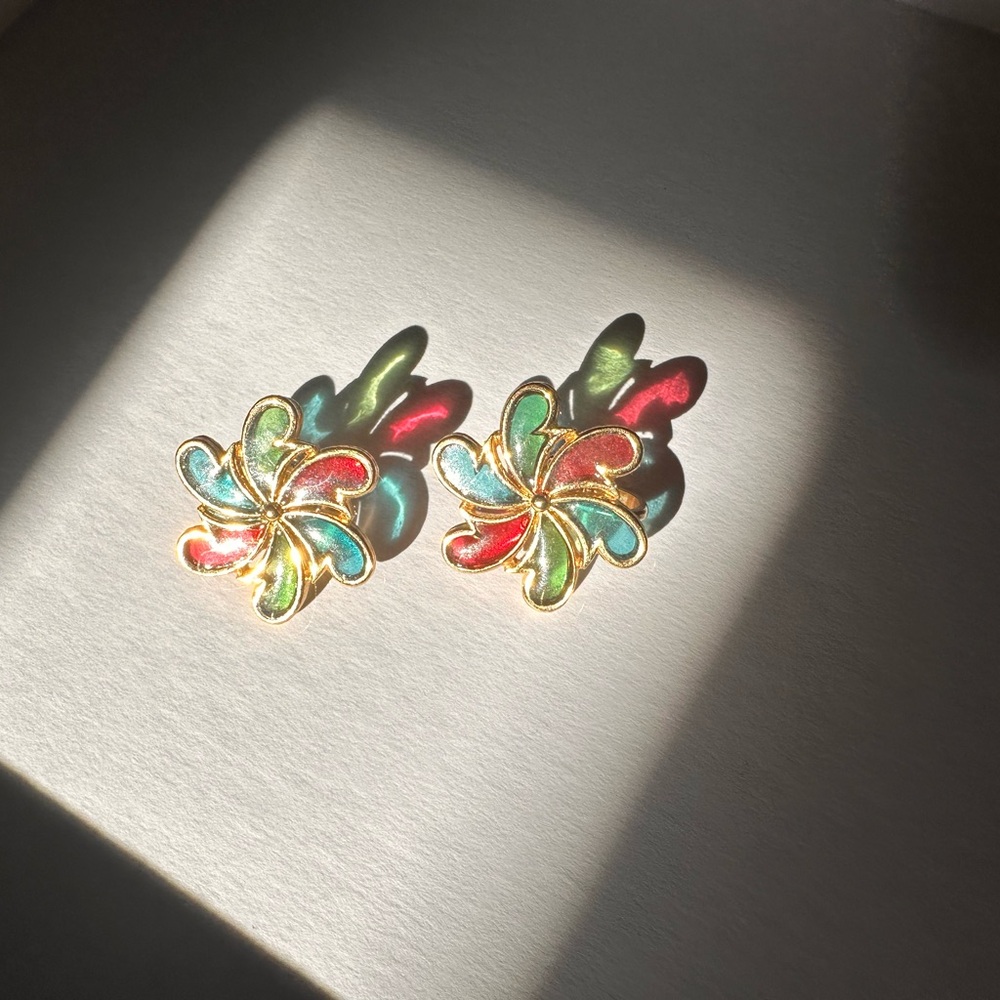 40s Trifari Gold-Tone Plique-a-Jour translucent Enamel Mosaic Clip on earrings